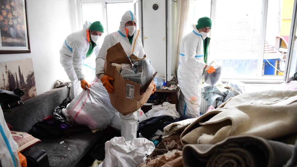 Bursa’da bulunan tarihi sokakta çöp ev temizliği: 4 kamyon atık çıktı