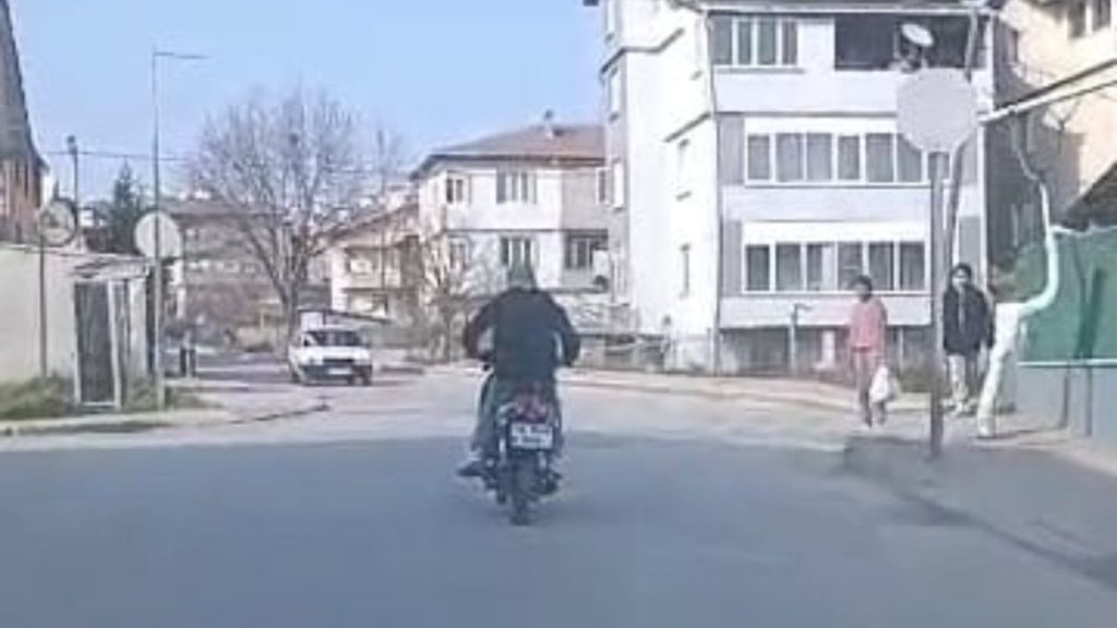 Bursa’da ehliyetsiz ve abartı egzozlu motosikletliye 58 bin lira ceza kesildi