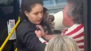 Bursa’da kadınların otobüsteki yer kavgası kamerada