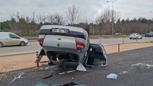 Bursa’da takla atan araçtan yara almadan kurtuldular