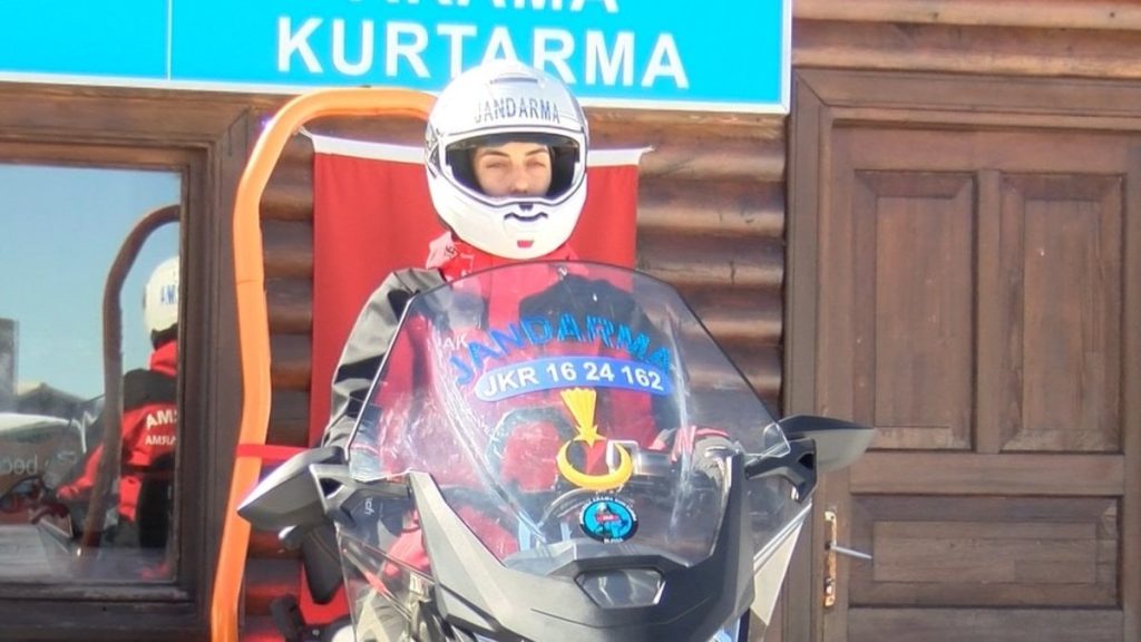 Bursa’da tatilcilerin güvenliği Eda astsubaya emanet