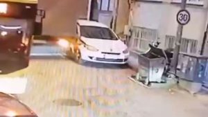 Bursa’da yol vermek isterken kaza yaptı