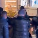 Bursa’daki Kapalı Çarşı’da iki grup arasında çıkan kavga kameraya yansıdı