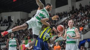 Bursaspor evinde Fenerbahçe’yi devirdi