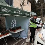 Büyükşehir, kabirler için on binlerce çiçek dağıttı