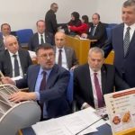 CHP’li Veli Ağbaba’dan TBMM’de davullu protesto