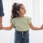 Çocuklar sevgiye değil güvene açılıyor: Kime konuştuklarını böyle seçiyorlar