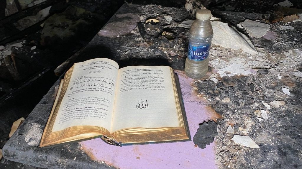 Çorum’da gecekondu alevlere teslim oldu: Evden çıkan tek sağlam şey Kur’an-ı Kerim oldu