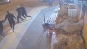 Çorum’da sürücünün yayayı darbetmesi kamerada