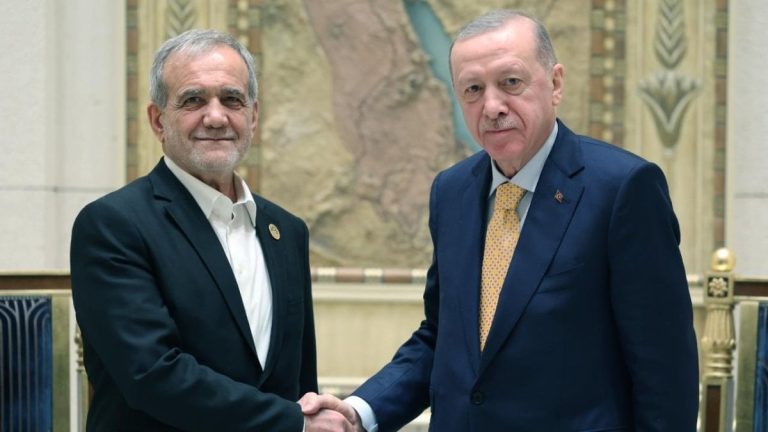 Cumhurbaşkanı Erdoğan, Mesud Pezeşkiyan ile görüştü