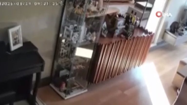 Denizli’de deprem anı kameraya yansıdı