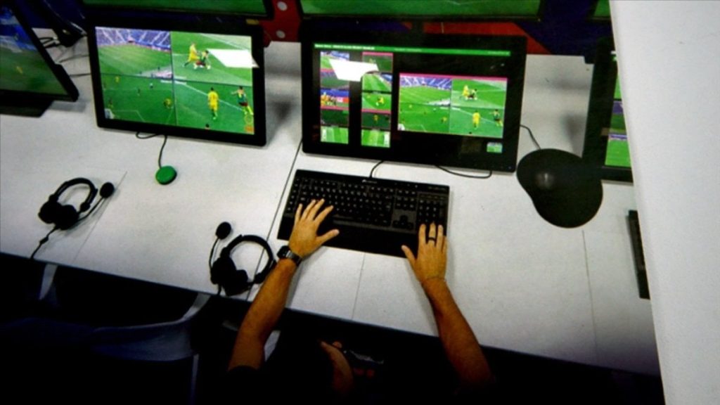 Derbide çıkan kırmızı kartta ne konuşuldu? 25. haftanın VAR kayıtları yayınlandı