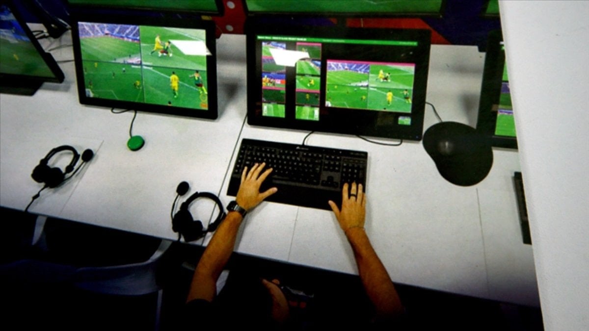 Derbide çıkan kırmızı kartta ne konuşuldu? 25. haftanın VAR kayıtları yayınlandı