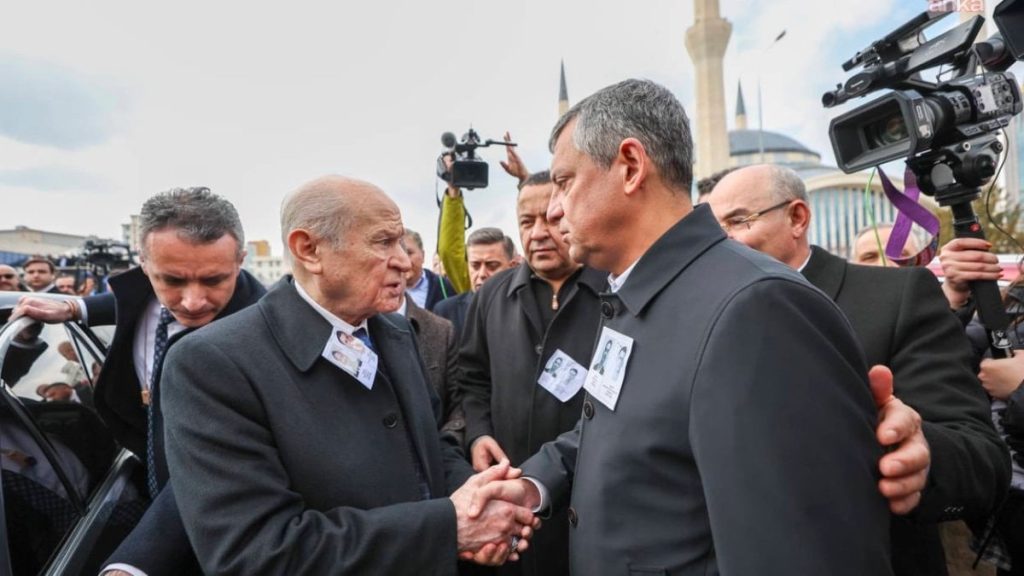 Devlet Bahçeli ile Özgür Özel, şehit cenazesinde bir arada