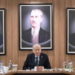 Devlet Bahçeli’ye yerli yarış otomobillerinin prototipi hediye edildi