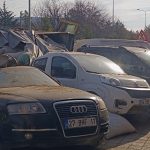 Diyarbakır’da kamyon park halindeki araçların üzerine devrildi