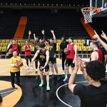 Down sendromlu çocuklar, Mersin Spor’un oyuncularıyla basketbol oynadı