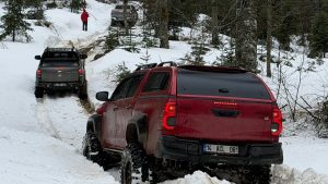 Düzce’de Off-Road tutkunları karla buluştu, adrenalini doruğa taşıdı
