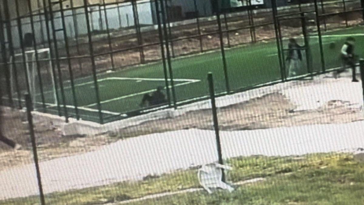 Edirnede çocuk parkında silahlar konuştu