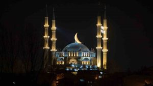 Edirne’de Selimiye’nin üzerinde hilal büyüledi