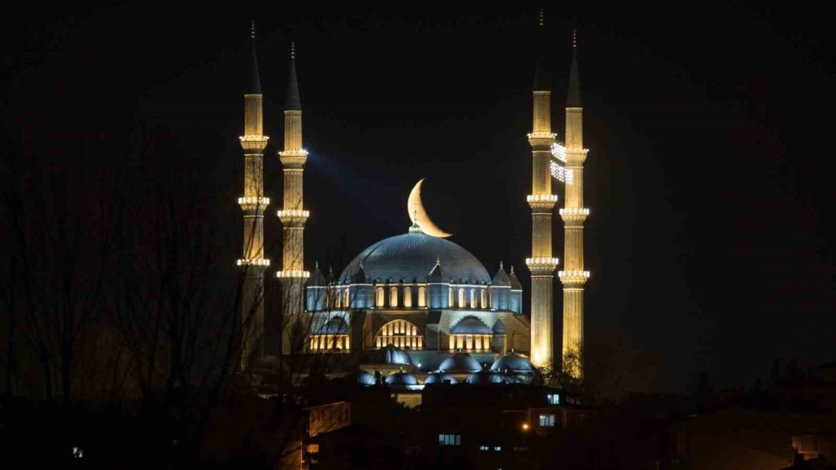 Edirne’de Selimiye’nin üzerinde hilal büyüledi