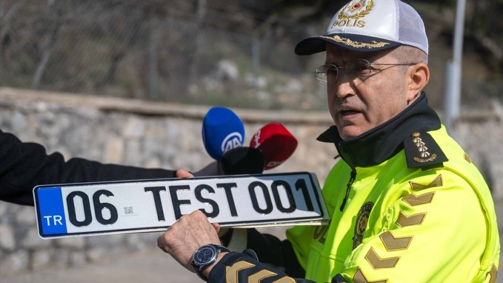 EGM yetkililerinden ‘APP plaka’ uyarısı: Araç tescil plakalarında standartlara uyma zorunluluğu