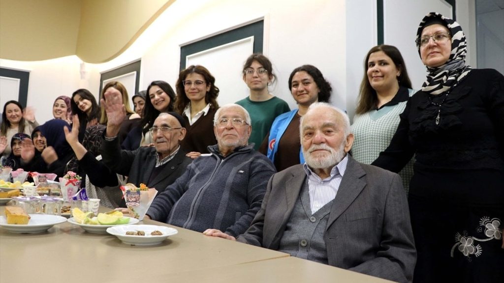 Elazığ’da üç kuşak iftar sofrasında buluşuyor