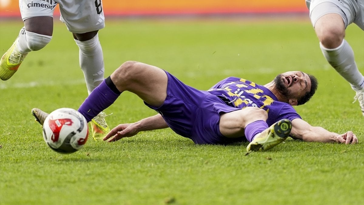 Emre Akbaba’nın fibula kemiği kırıldı!