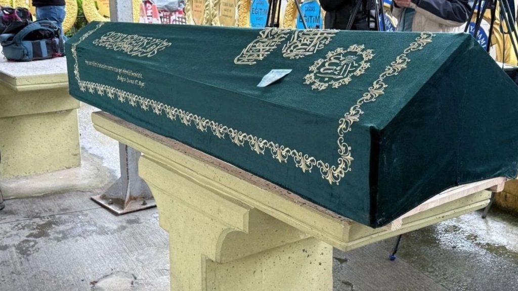 Erol Köse son yolculuğuna uğurlandı: Törene az sayıda kişi katıldı