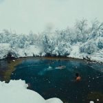 Erzincan’da eksi 4 derecede buz gibi gölette yüzdüler