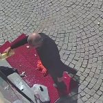 Erzurum’da camını kırdığı eczaneyi yakmaya çalışan eczacı gözaltına alındı