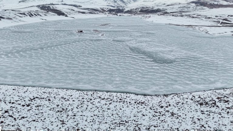 Erzurum’da Demirdöven Barajı buz tuttu