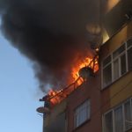Esenler’de 4 katlı binanın çatısında yangın