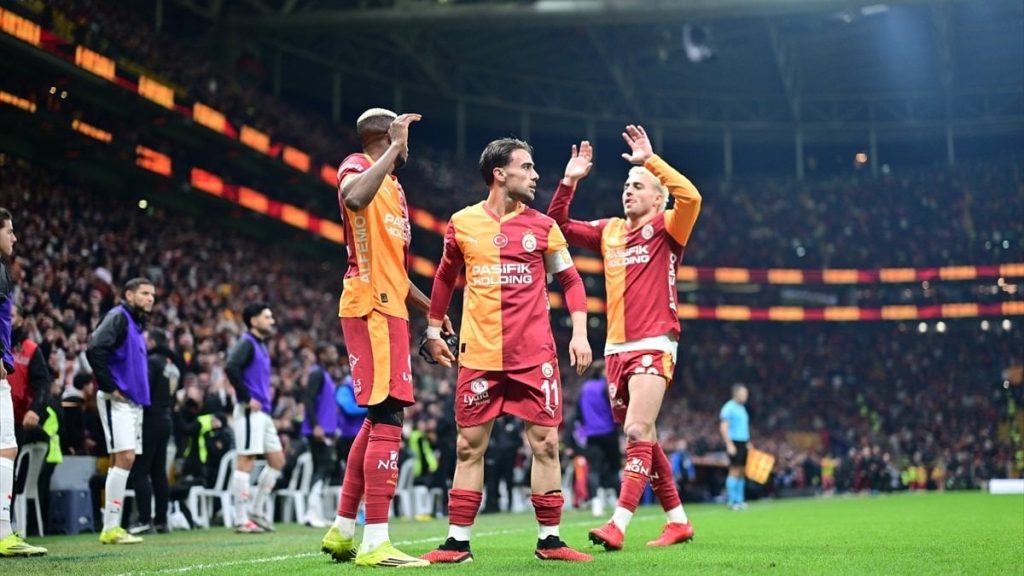Eski hakemler, Galatasaray-Başakşehir maçının tartışmalı pozisyonlarını yorumladı