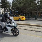 Eskişehir’de kurye ile polis arasında şaşırtan ceza diyaloğu: Ceza yiyeceğime motosiklet alırım