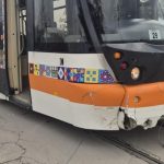 Eskişehir’de tramvay ile otomobil çarpıştı: 2 kişi yaralandı