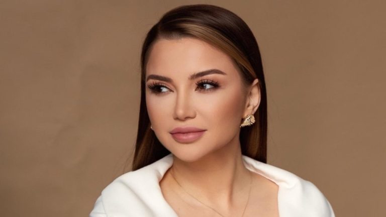 Esra Ezmeci’den başörtülü pozlar! Yorum yağdı