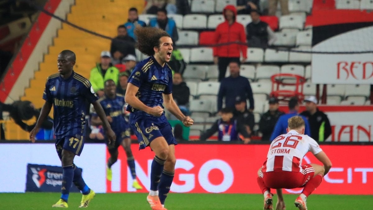 Fenerbahçe, 3. kez 2-0 geriye düştüğü maçta puan aldı