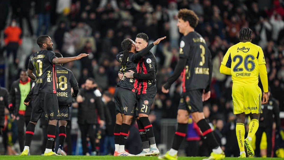 Fenerbahçe, 67 yıl sonra Fatih Karagümrük’e mağlup oldu