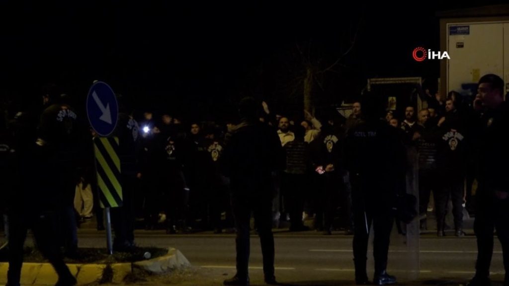 Fenerbahçe’de taraftarlardan ‘yönetim istifa’ sesleri