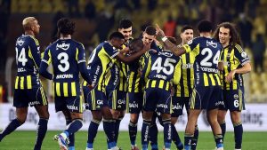 Fenerbahçeli futbolculardan şampiyonluk toplantısı