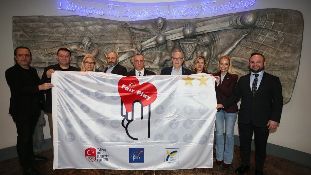 Fenerbahçe’ye “Fair Play Altın Şeref Bayrağı” verildi