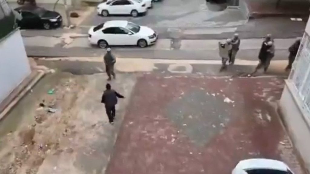 Gaziantep’te polisi tabanca ile tehdit eden firari hükümlü yakalandı