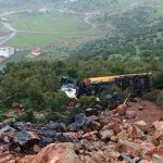 Gaziantep’te uçuruma devrilen tırın şoförü hayatını kaybetti