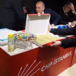 Gürsel Tekin’den “baklava kutusu” yorumu: Milletin önünde aç