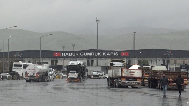 Habur Sınır Kapısı’nda ticaret trafiği kesintisiz sürüyor