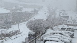 Hakkari Yüksekova kar altında