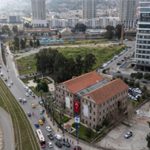 Harita ve Kadastro Mühendisleri Odası İzmir Şubesi’nden Başkan Tugay’a destek “Tescil yasaya aykırı”