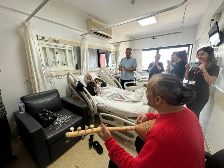 Hastalara Türkülü Moral: Palyatif Serviste Duygulandıran Etkinlik