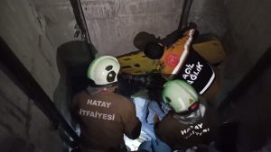 Hatay’da asansör boşluğuna düşen işçi kurtarıldı